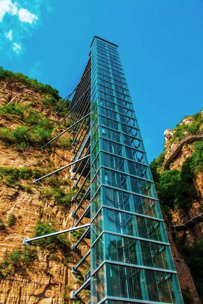 File:EastTaihangStandingTowerElevatorBlue.jpg