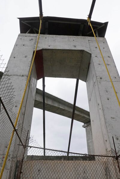 File:ShangwujiaoPipelineTowerSky.JPG