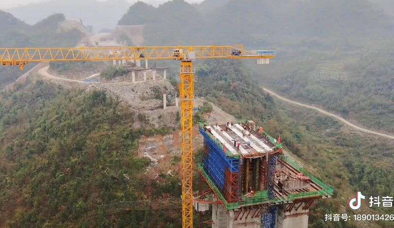 File:SifangbeigouCrane.jpg