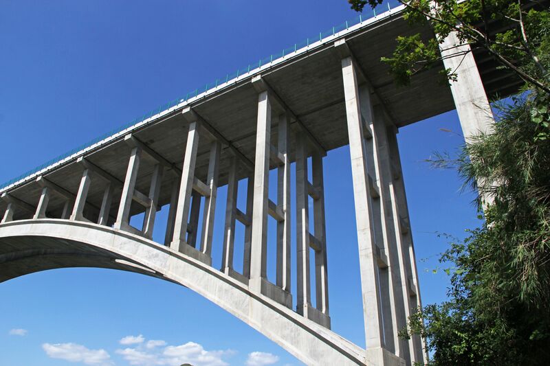 File:YelanghuArchSpandrels.JPG