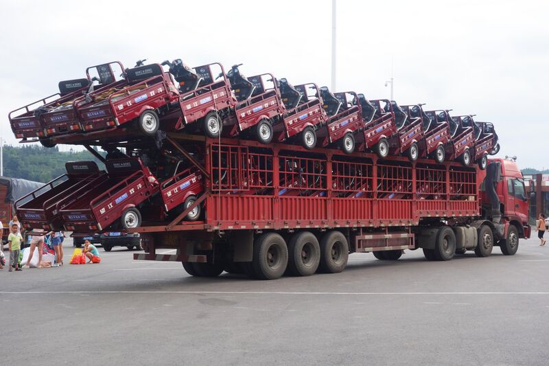 File:279TrucksByDamian.jpg