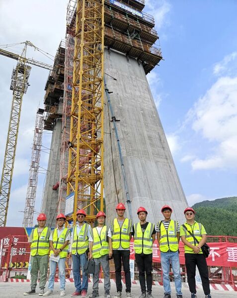 File:Kaixiahe Bridge Yushi TowerSky.jpg