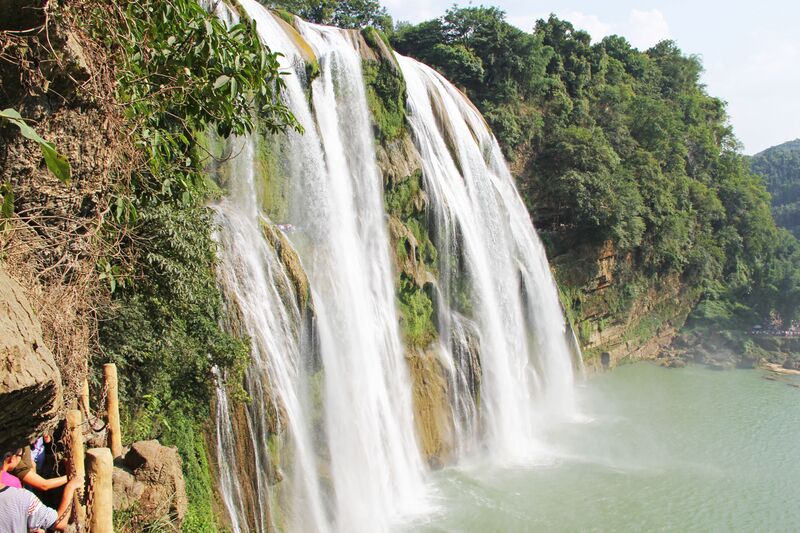 File:17BalingheHuangguoshuWaterfallsSideView.jpg