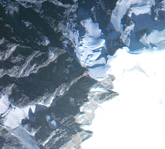 File:AguilleMidiVoidSatellite.jpg