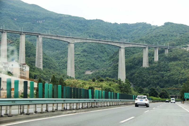 File:Dagangou Railway BridgeFromExpway.JPG