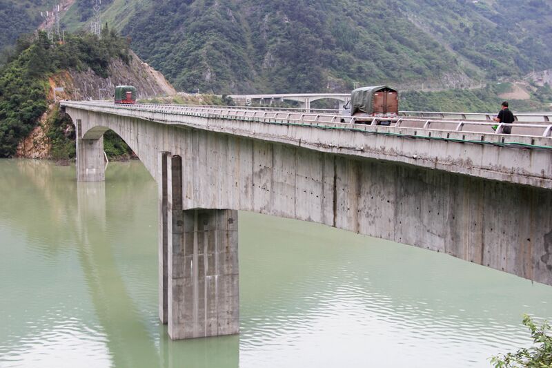 File:LianghekouBeam&Water.jpg