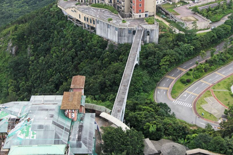 File:KnightValleyResortFootbridgeArch.JPG