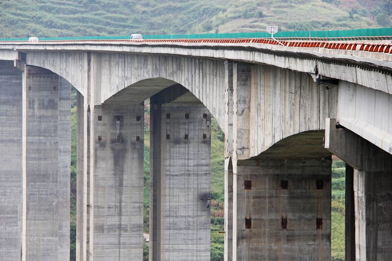 File:Lengshuigou150mtrSpan.jpg
