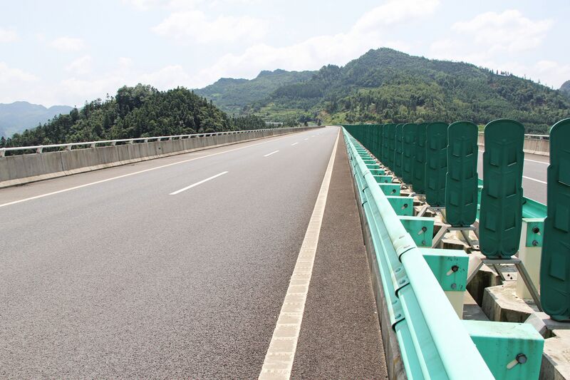 File:LengshuiheBarrier.jpg