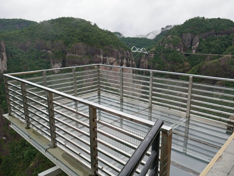 File:MingjingGlassPlatform3.JPG