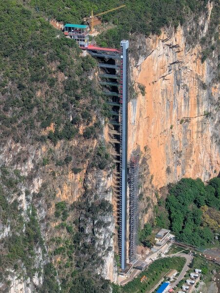 File:NizhuheNewElevatorFarView.jpg