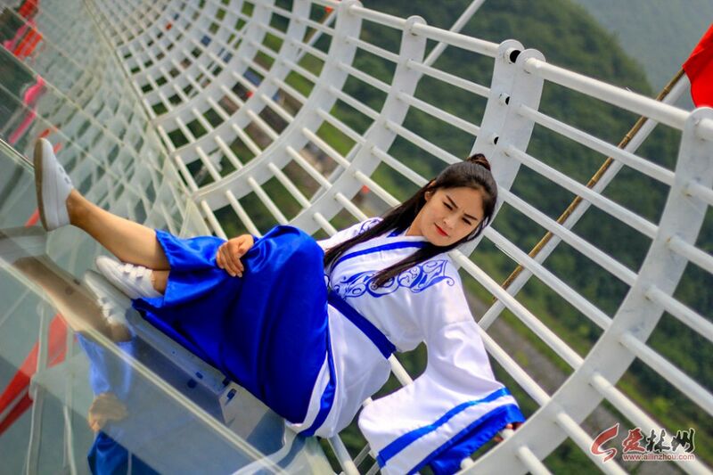 File:Taihang Railing.jpg