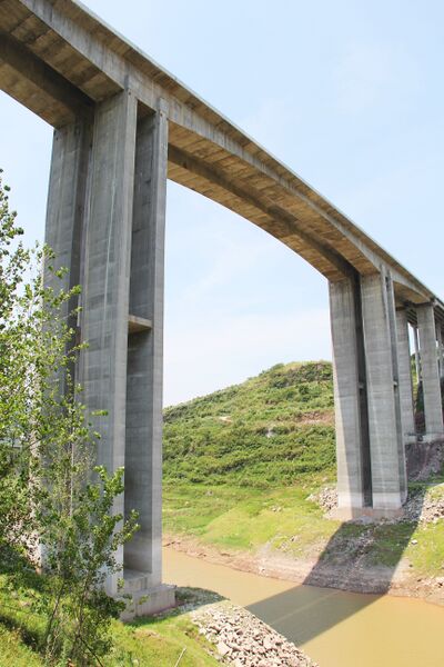 File:WenxiBridgePiers.jpg