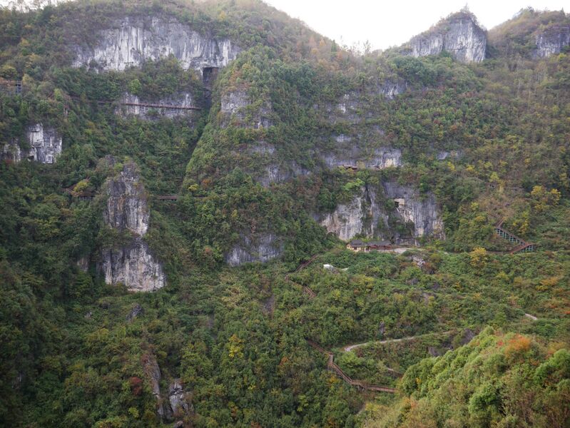 File:YangshanheGlassPlatformTrails.JPG