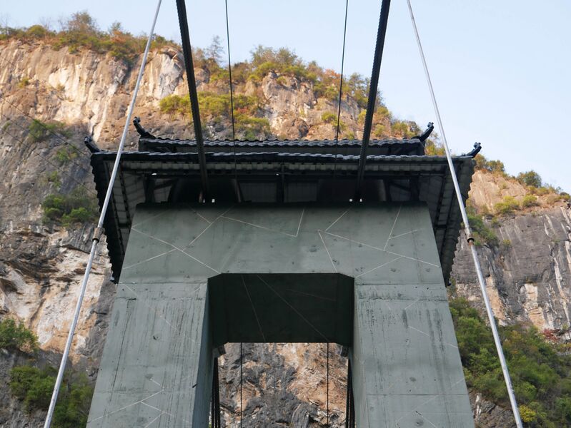 File:MotanyunFootbridgeTowerTop.JPG
