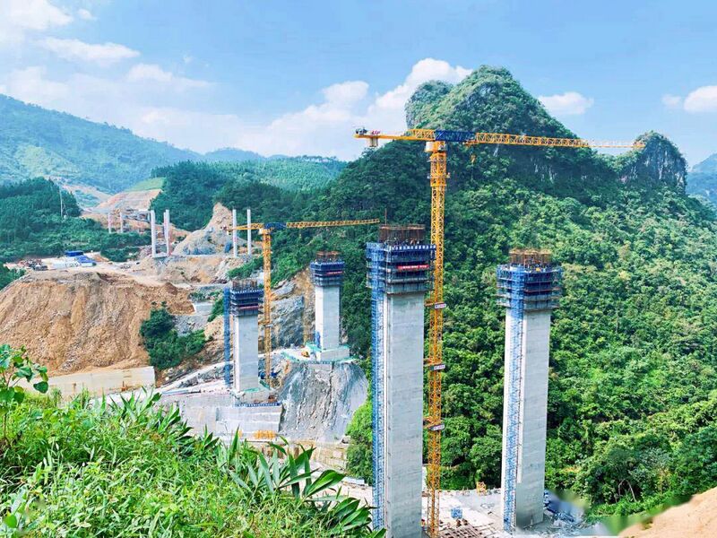 File:Hongshishan Piers.jpeg