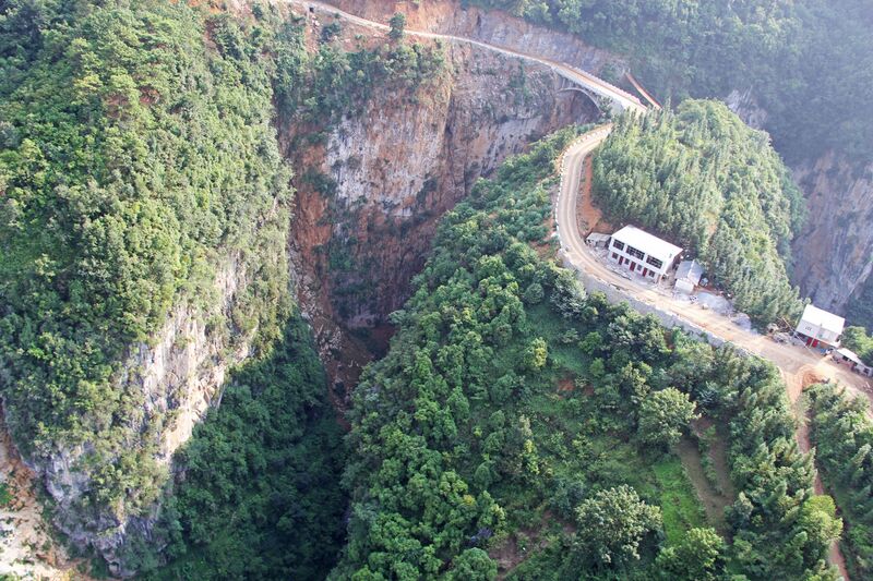 File:WanglongbaoArch&Road.jpg
