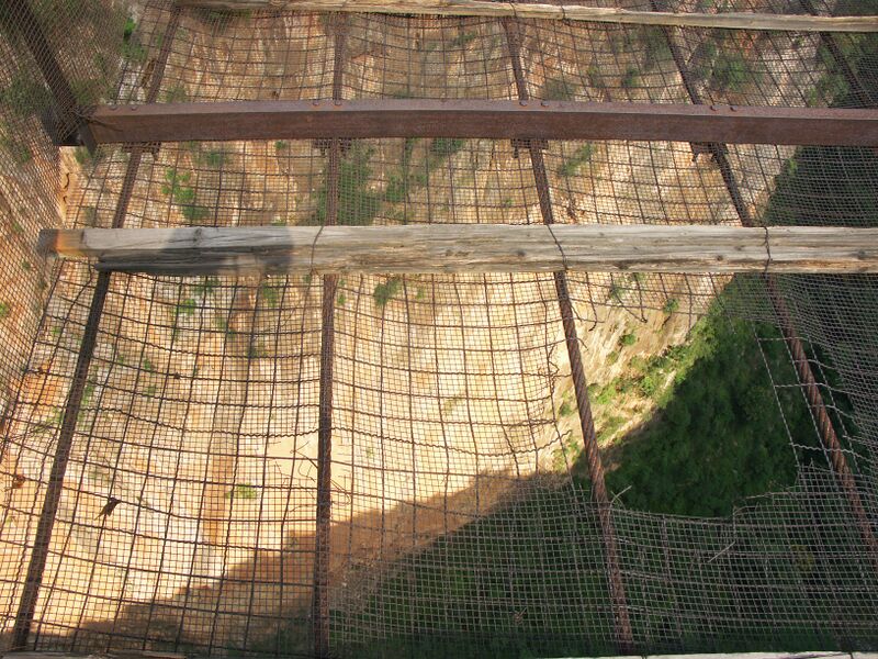 File:Beipanjiang2011RailwayFootbridge23.jpg