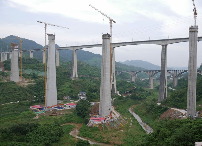 File:Caijiagou RailwayYuwanPierTopCranes copy.JPG