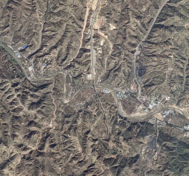File:DaoweifenheRailwaySatelliteWide.jpg