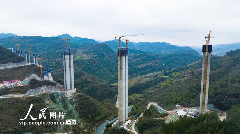File:NanmingheCloudy2.jpg