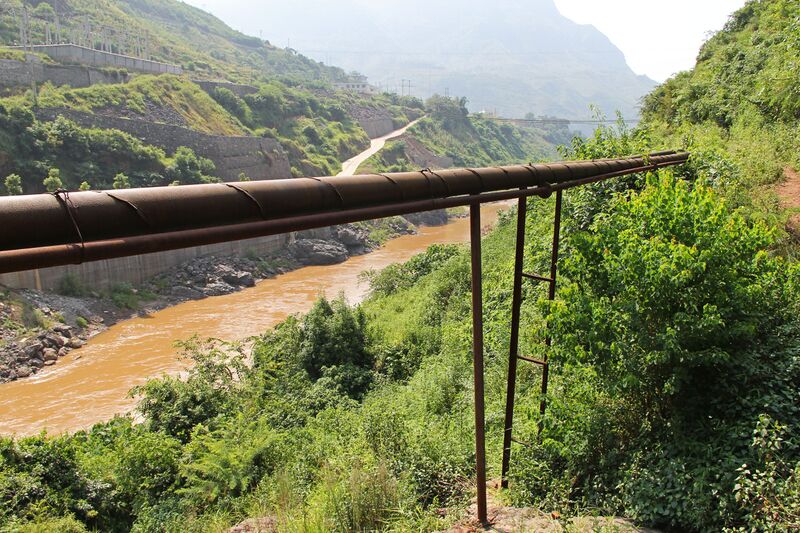 File:Beipanjiang2013Pipe&River.jpg