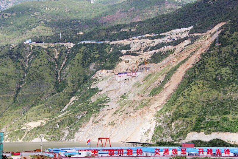 File:DaduheLudingGiantSuspensionWestSlope.jpg