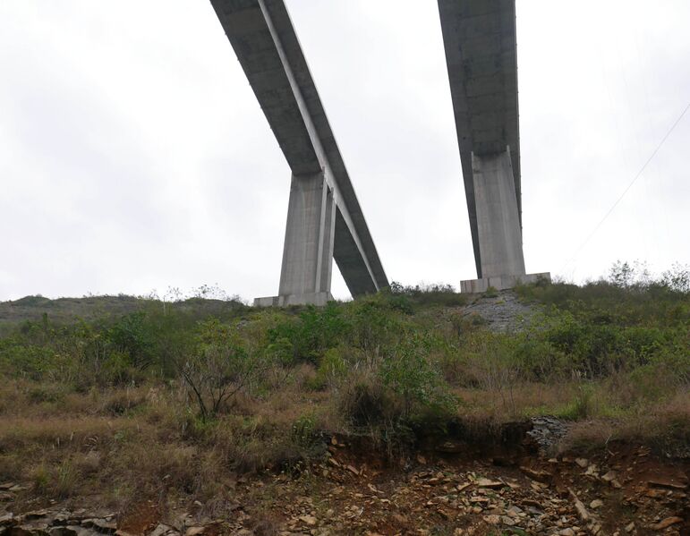 File:FaxiangheSouthSlope.JPG