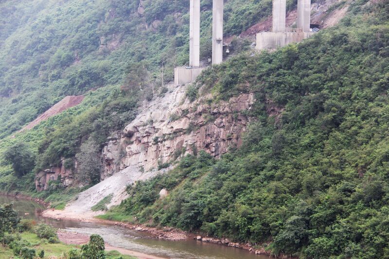 File:Gulinhe-1BridgeCliff.jpg