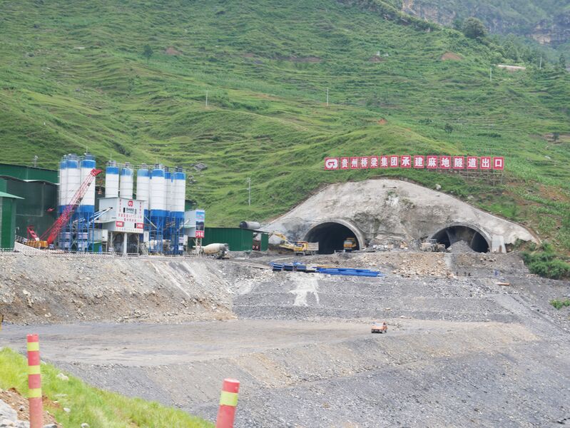 File:GuniuheSouthTunnels.JPG