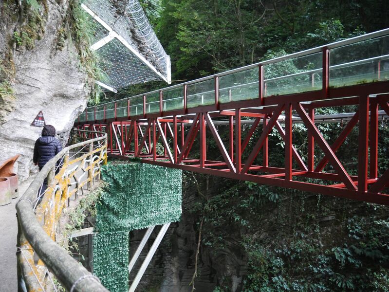 File:YunzhiduanCliffwalkRaftBridge.JPG