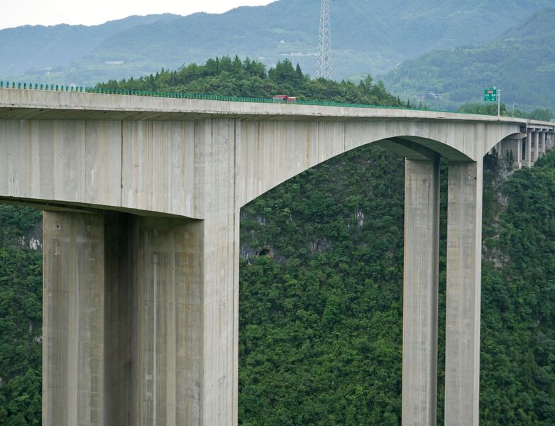 File:NanchanggouLonglens.JPG
