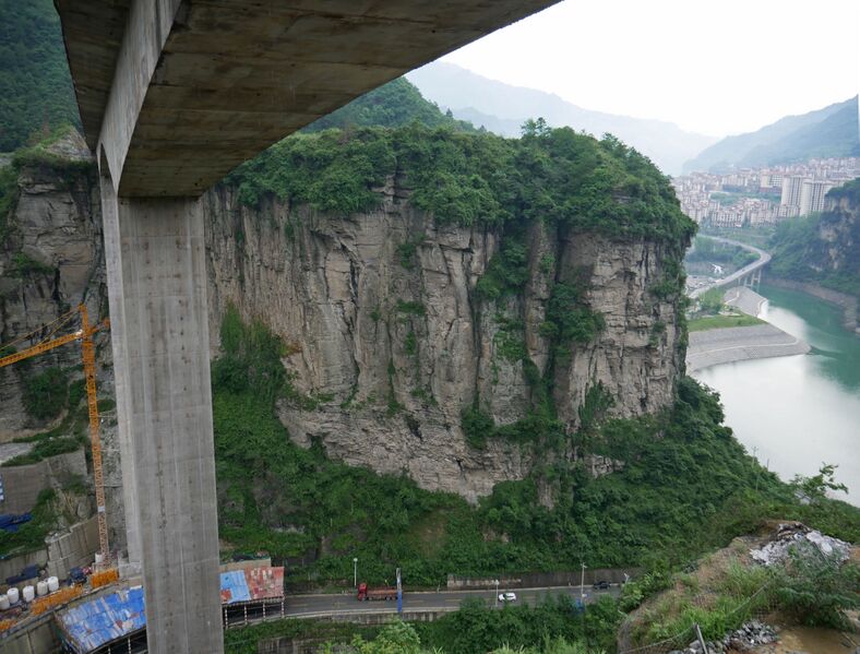 File:NiulangbaPierLake.JPG