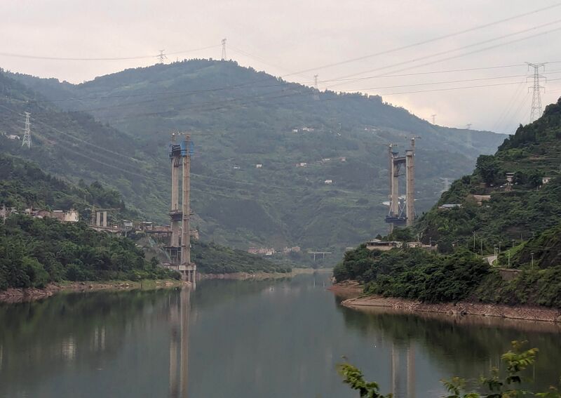 File:ZhongduheFullSideGrayLonglens.jpg