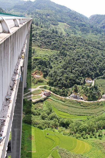 File:LengshuiheRoadEdge.jpg