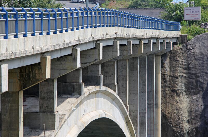 File:LongtanheWuchuanFengleSouthArchLonglensSide.JPG