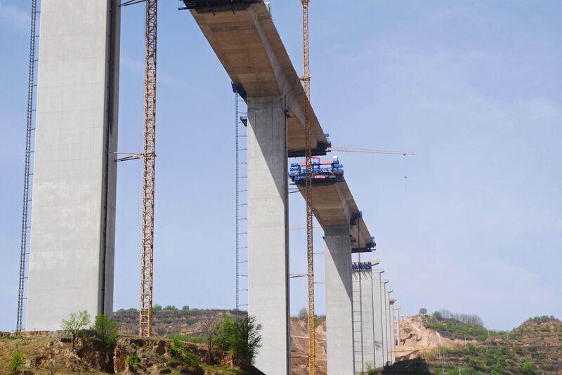 File:Malianhe Bridge G309 FromBelow.JPG
