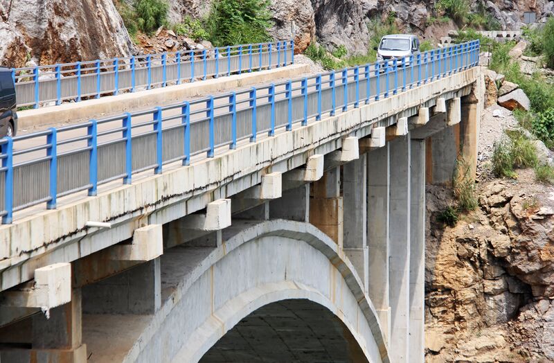 File:BeipanjiangHuayeyanLonglensDeck.jpg