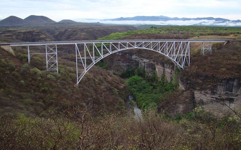 File:MarquesRailwayBridgeByJohn Huerta.jpg