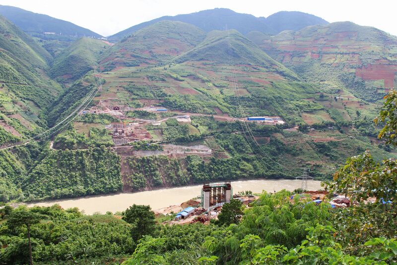 File:NujiangRailwayFromEastSlope.jpg