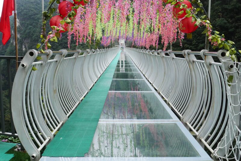 File:Sanxia Zhuhai Glass Footbridge13.JPG