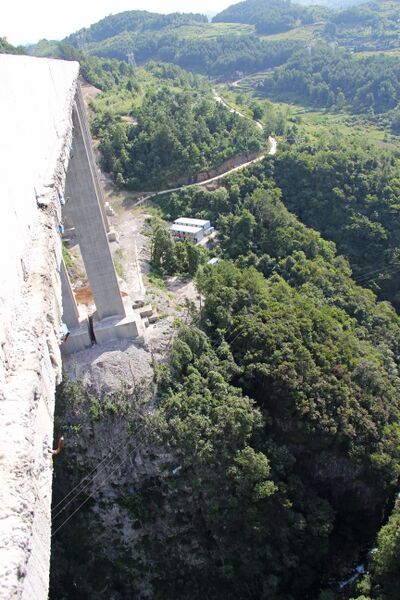 File:YinchanghePierCliff.JPG