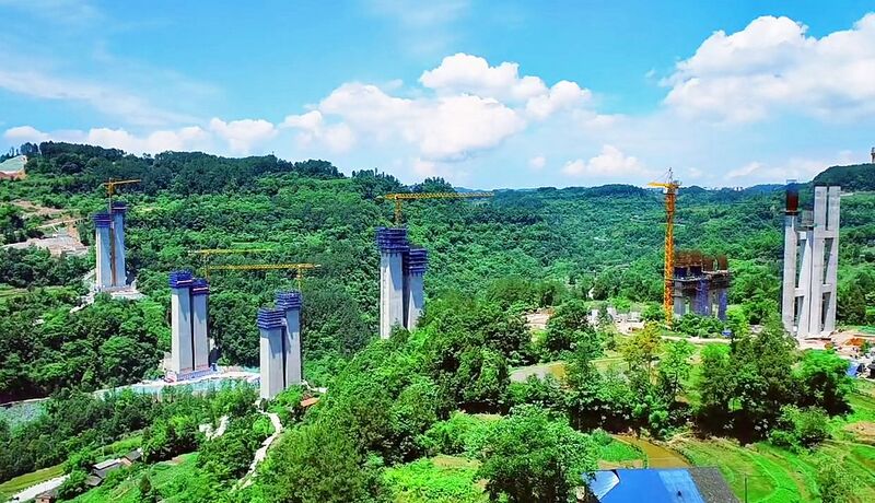 File:LongchuanjiangPierClimbers.jpg