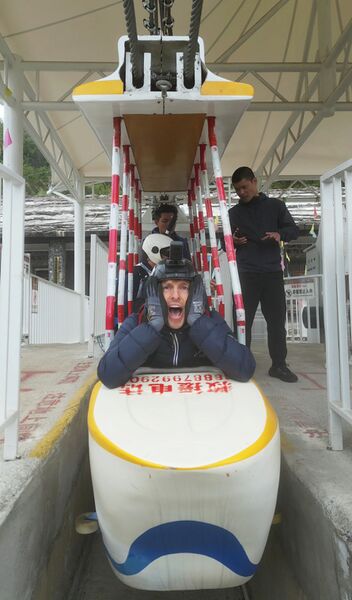 File:NizhuheHomeAloneGondola.jpg