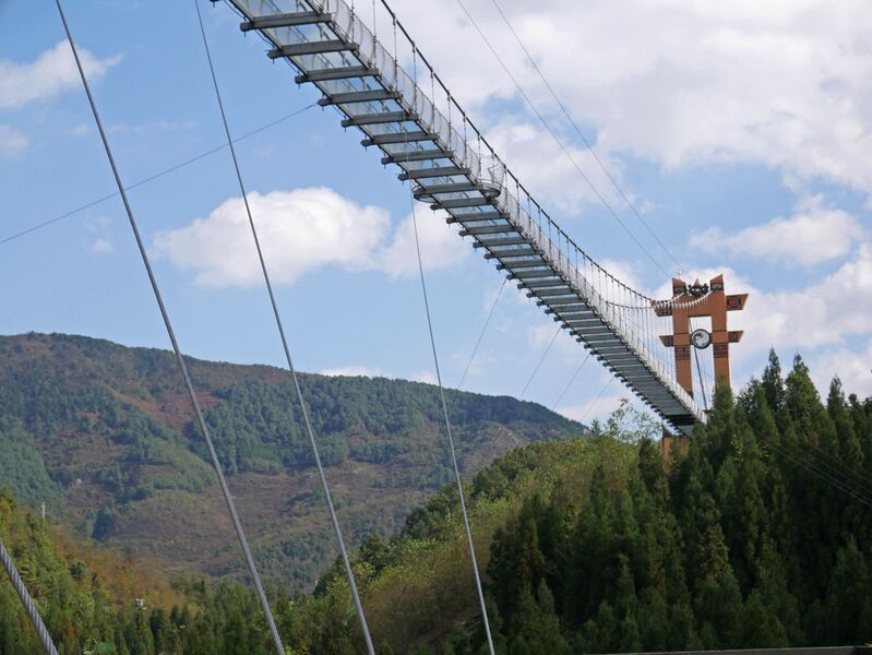 File:YeyuhaiGlassLonglens.JPG