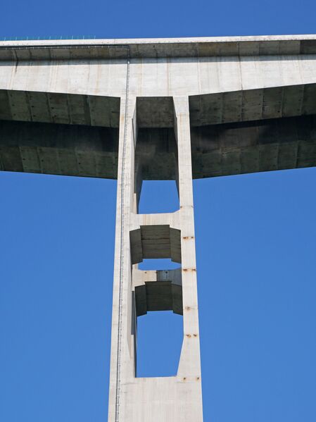 File:ApengjiangNumber2Keyhole.JPG