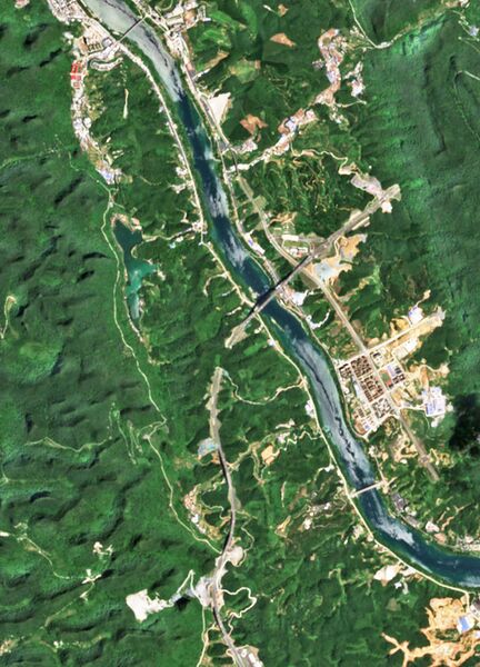 File:Hongshuihe Bridge TianbaSatellite.jpg