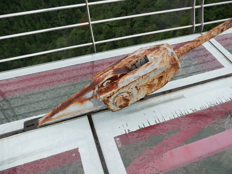 File:LingjiangyuanGlassPlatformSteelAnchor.JPG