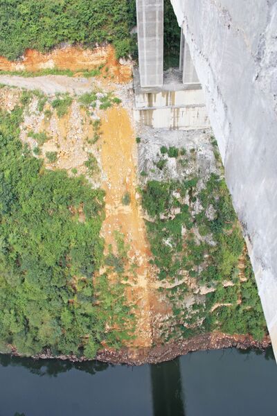 File:LuojiaoheBeam&Slope.jpg