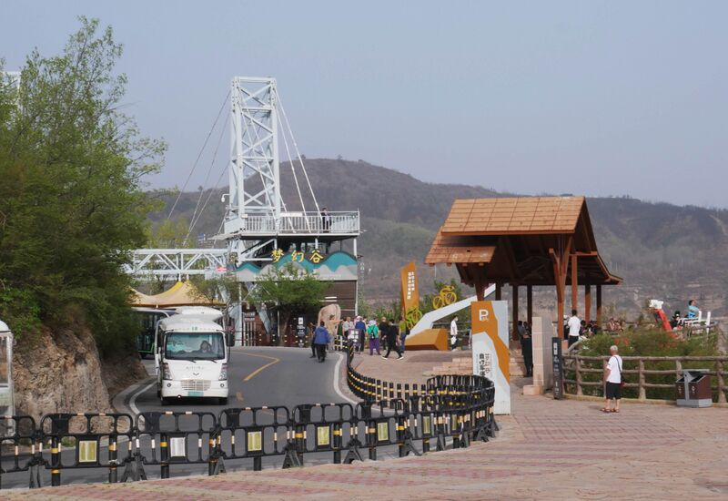 File:Taihang GlassPlatformLonglens2.JPG